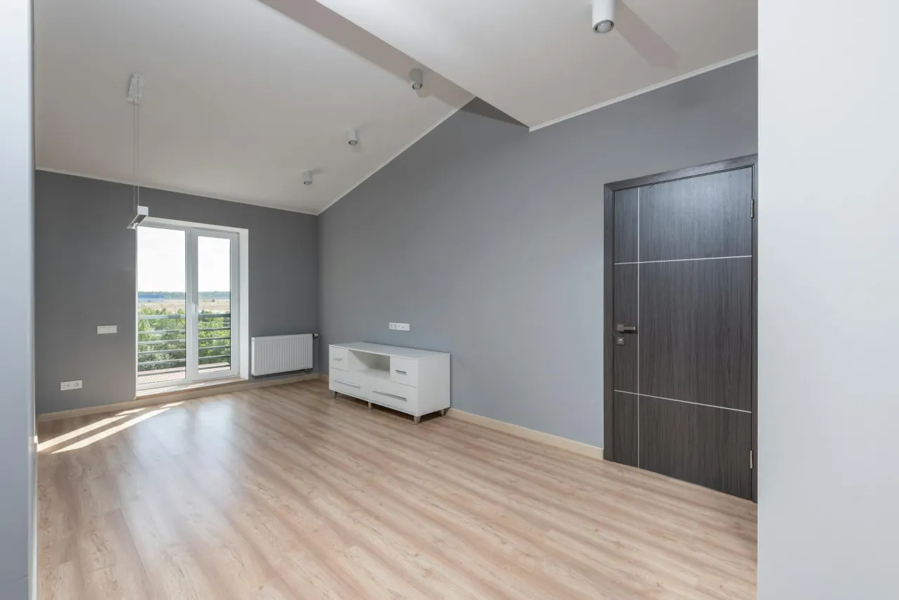 Jak uwzględnić wysokość pomieszczeń w projekcie domu – poradnik architekta i inwestora