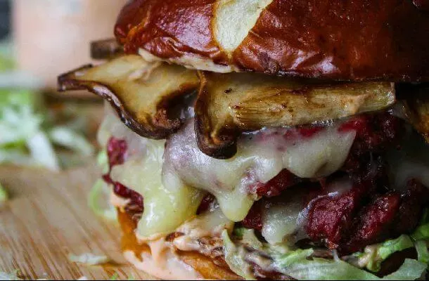 Jak zrobić sos do hamburgerów, który zachwyci Twoich gości