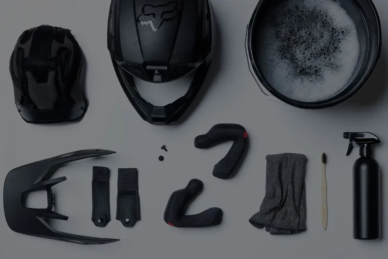 Jak czyścić kask motocyklowy, aby uniknąć uszkodzeń i bakterii