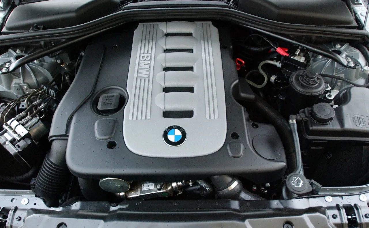 Gdzie jest kod silnika BMW E60? Odkryj łatwe sposoby na znalezienie go Gdzie jest kod silnika BMW E60? Odkryj łatwe sposoby na znalezienie go