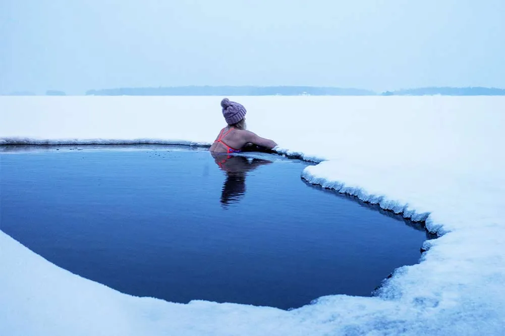 Morsowanie w czapce czy bez - dlaczego czapka jest kluczowa dla zdrowia Morsowanie w czapce czy bez - dlaczego czapka jest kluczowa dla zdrowia