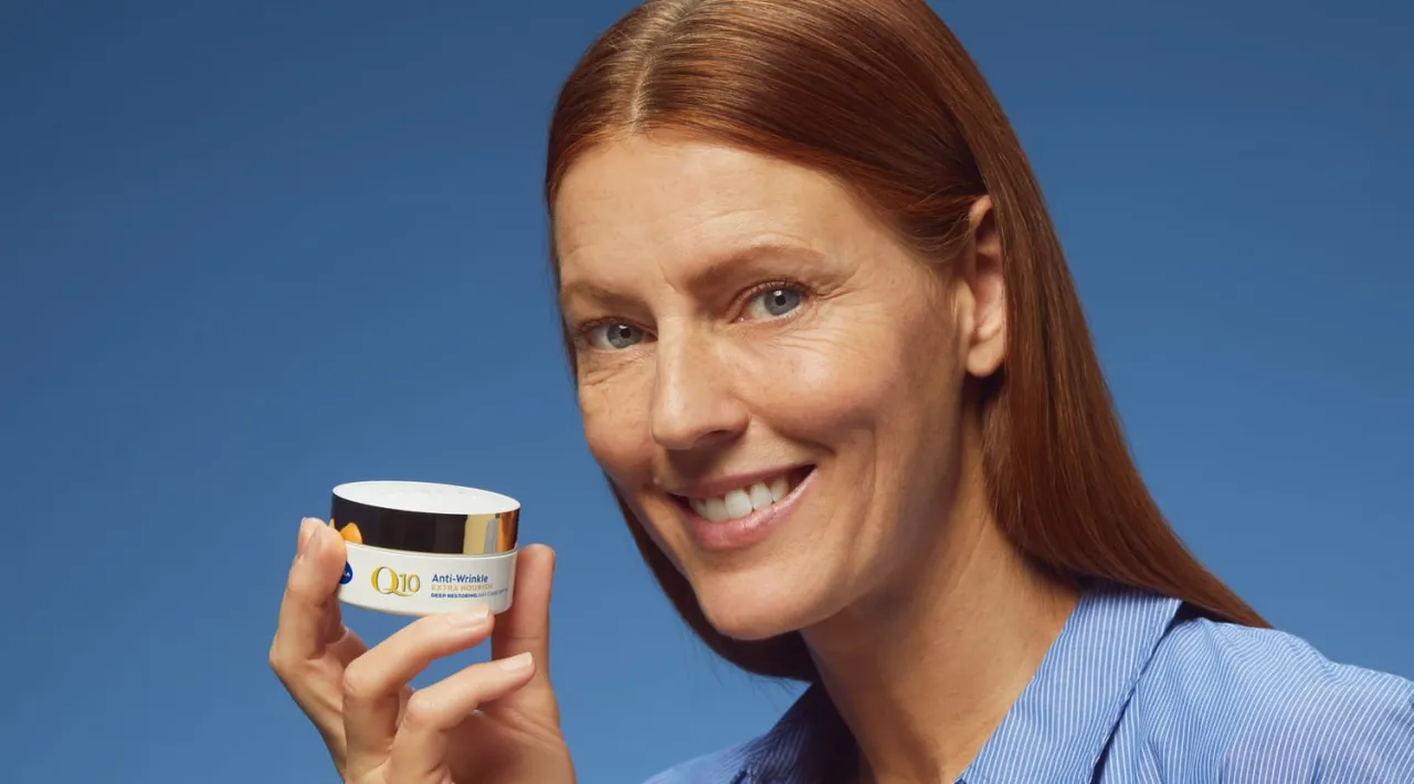 Pielęgnacja cery 45+: Jak zachować młody wygląd? Przewodnik 2024