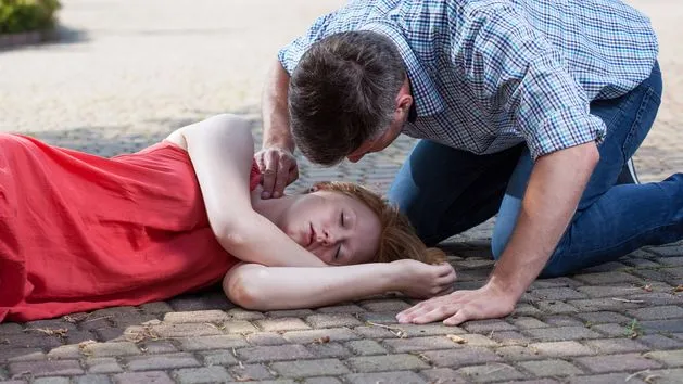 Kiedy stosować pozycję boczną bezpieczną, aby ratować życie?