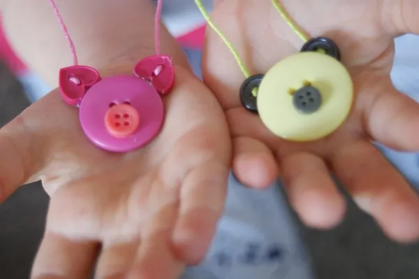 Jak zrobić naszyjnik z guzików - proste metody, które zaskoczą każdego