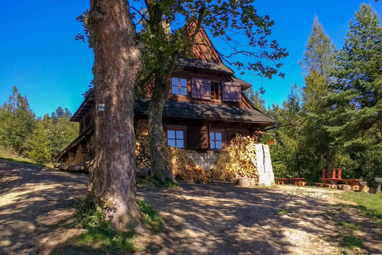 Czy schronisko na Łapsowej Polanie to ten górski raj dla turystów?