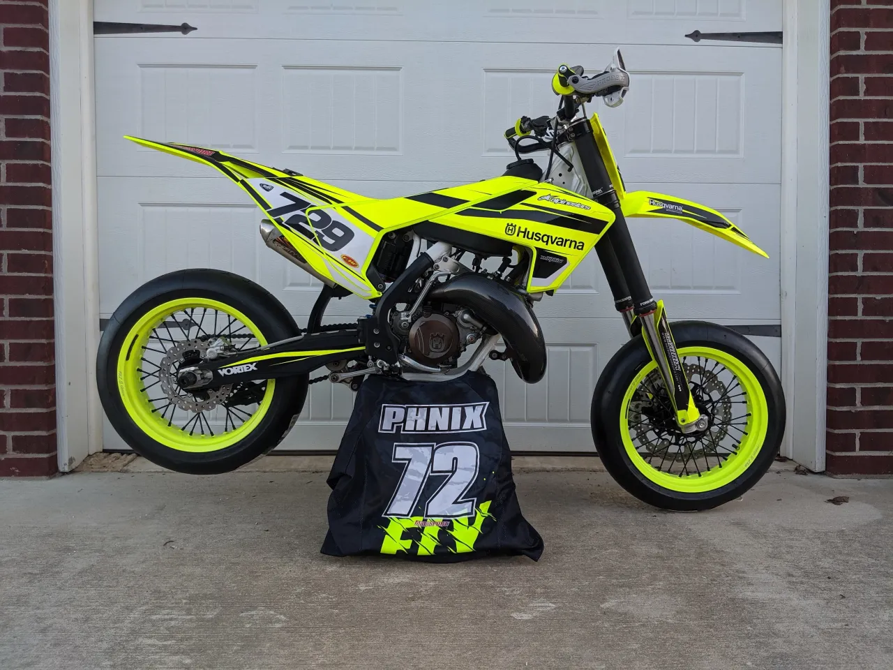 Husqvarna TE 125 supermoto - czy to dobry wybór na asfalt?