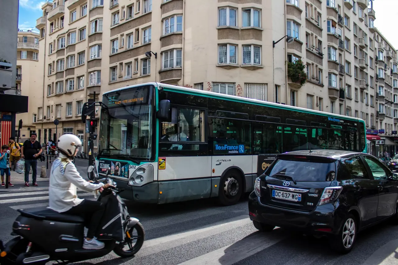 Dojazd z lotniska CDG do centrum Paryża: szybkie i tanie opcje