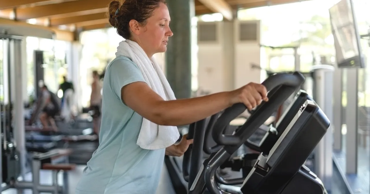 Bieżnia czy orbitrek? Sprawdź, które cardio wybrać do domu!