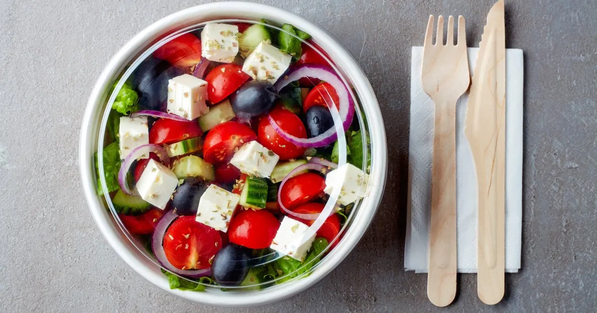 Gdzie kupić gotowe sałatki? Najlepsze miejsca na zdrowe zakupy.