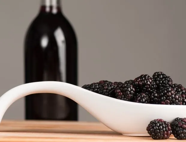 Jak zrobic wino z jeżyn - prosta receptura na domowe wino Jak zrobic wino z jeżyn - prosta receptura na domowe wino