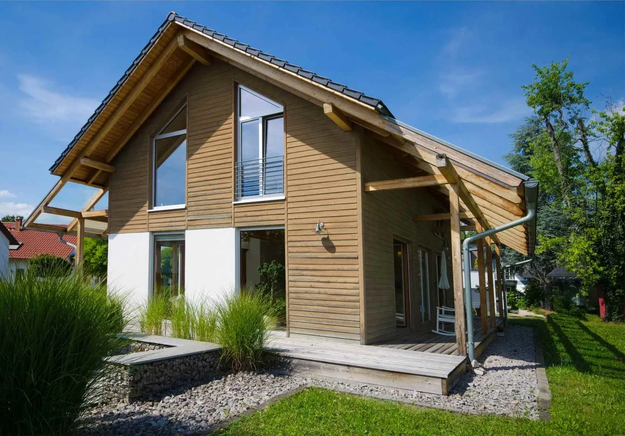 Drewniane szczyty domu: projektowanie, zalety i wyzwania