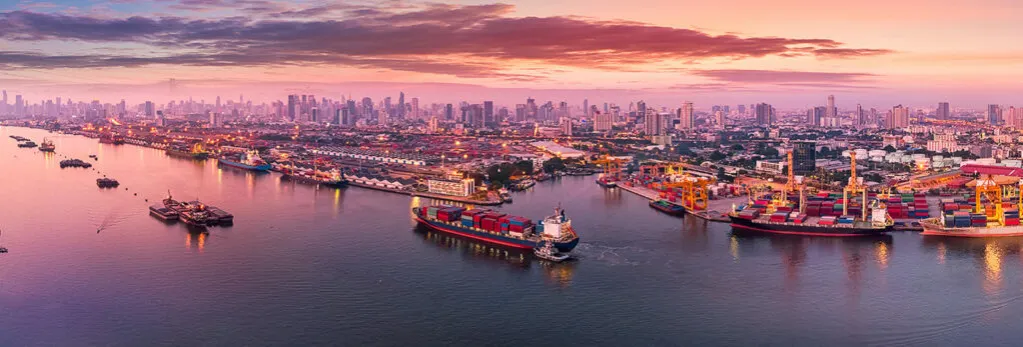 Ile zarabia spedytor morski? Zaskakujące fakty o wynagrodzeniach