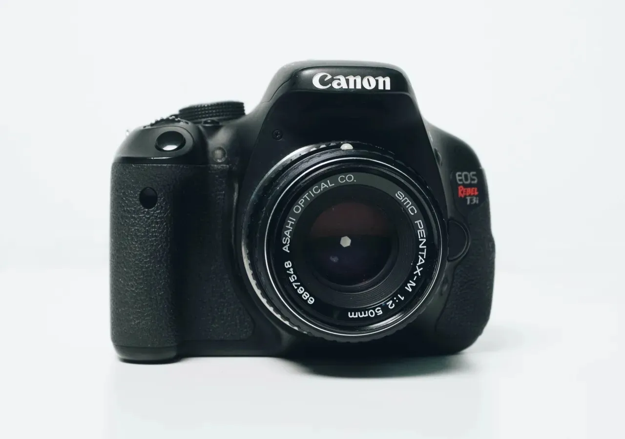 Jak zgrać zdjęcia z aparatu na komputer bez kabla w prosty sposób