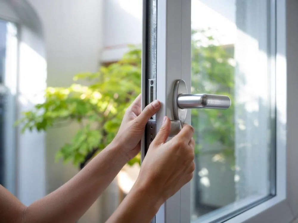 Jak odblokować okno uchylne - proste kroki, aby uniknąć frustracji