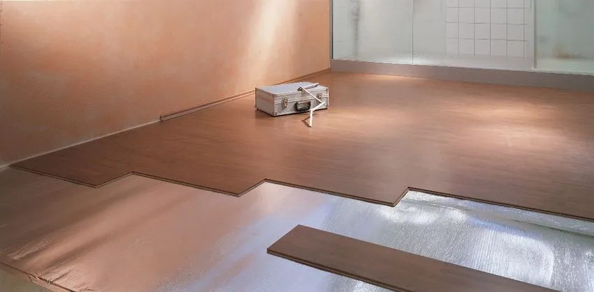 Jaką izolację pod parkiet wybrać, aby uniknąć problemów z wilgocią?