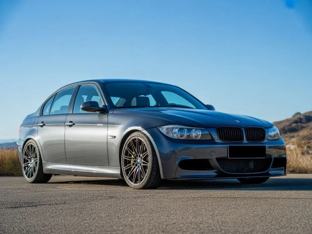 BMW E90: Spoiler idealny? Wybierz styl, materiał i montaż!