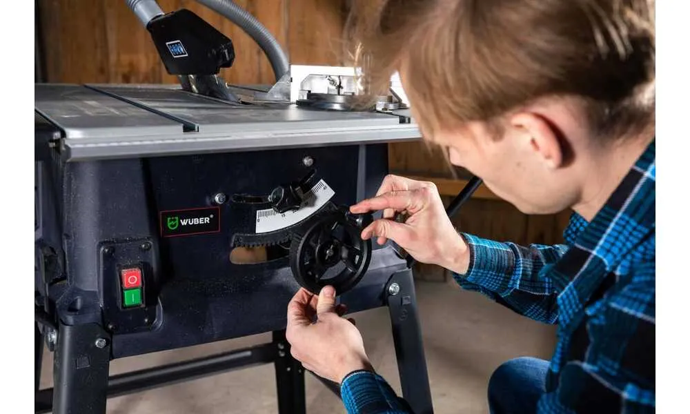 Jak ciąć listwy styropianowe pod kątem, aby uniknąć błędów i strat