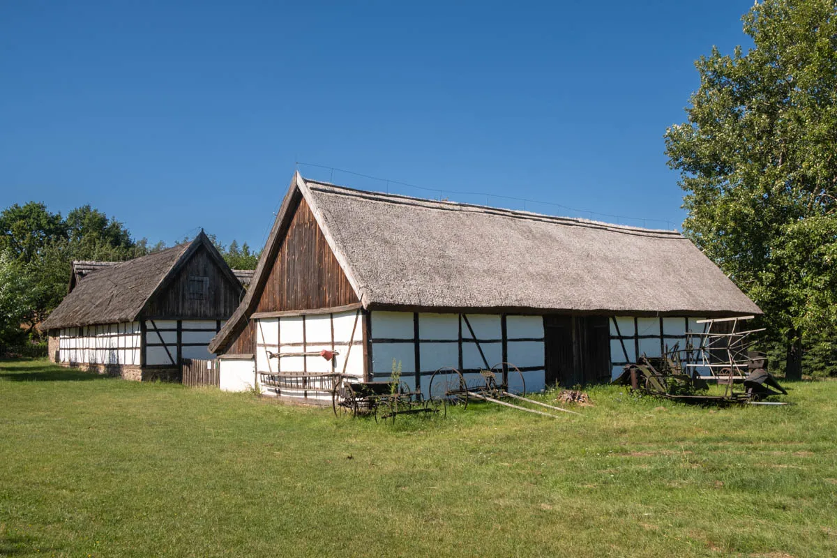Najlepsze atrakcje w Dziekanowicach, które musisz zobaczyć