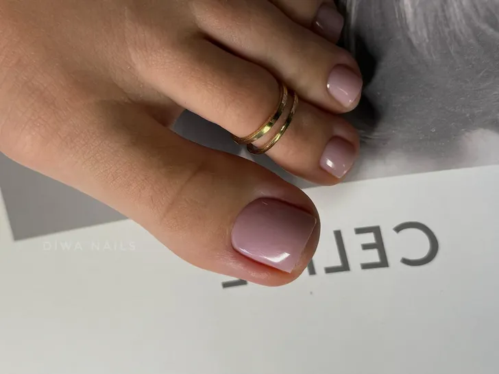 Idealny manicure do złotych butów? Odkryj sekrety stylizacji!