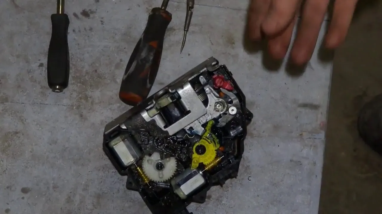 Jak naprawić centralny zamek Opel Meriva i uniknąć kosztownych napraw