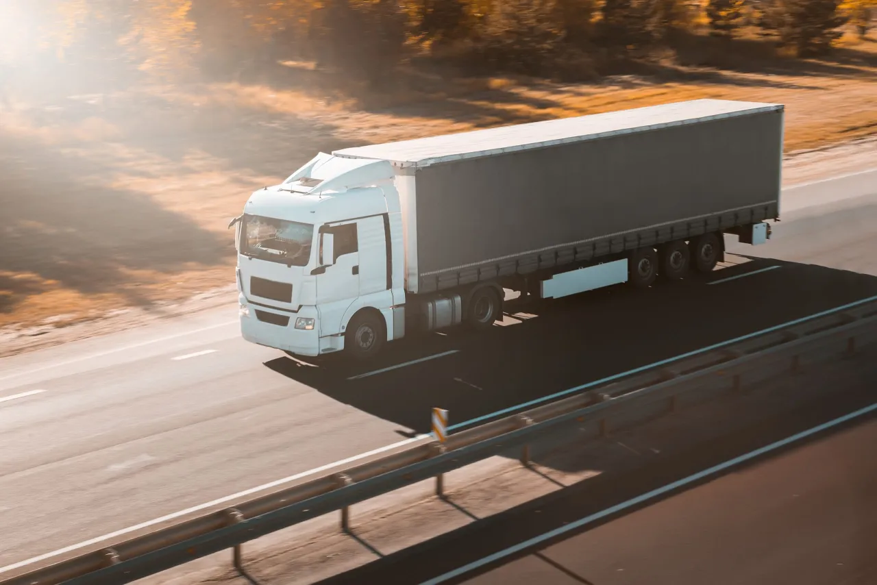 Pojemność baku w ciężarówkach: kluczowe różnice i oszczędności