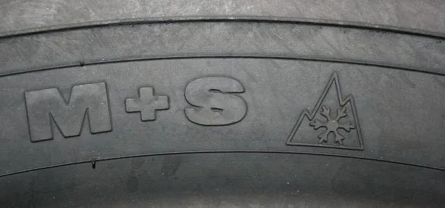 Od kiedy obowiązek opon zimowych w Polsce? Sprawdź, by uniknąć kar