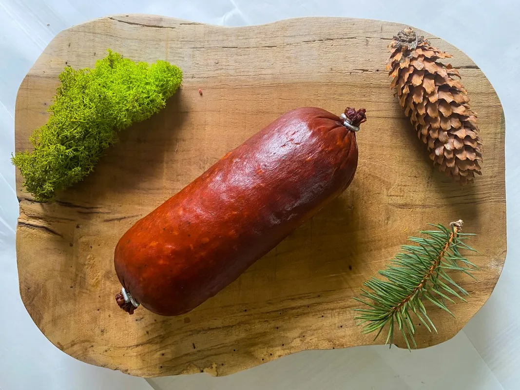 Idealne proporcje kiełbasy z dzika z wieprzowiną dla wyjątkowego smaku