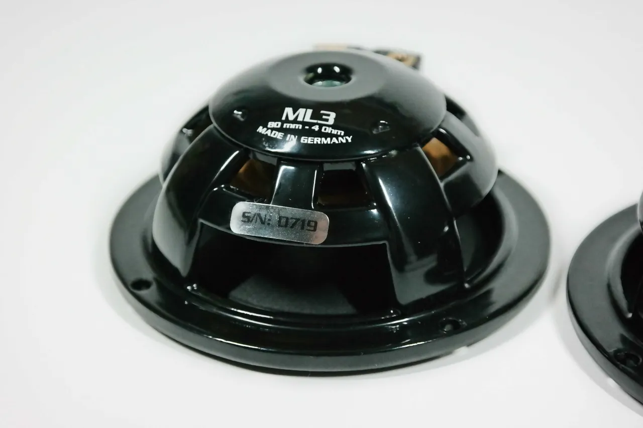 Głośnik średniotonowy 4 Ohm: Jak wybrać i nie spalić wzmacniacza? Głośnik średniotonowy 4 Ohm: Jak wybrać i nie spalić wzmacniacza?