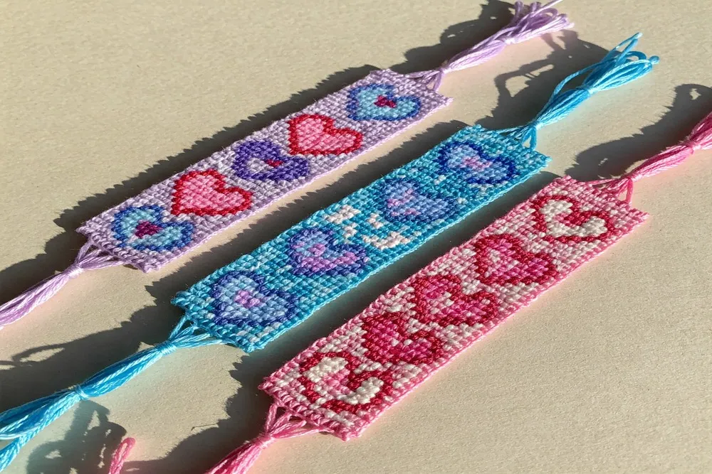 Jak zrobić bransoletkę z muliny – proste kroki i ciekawe wzory