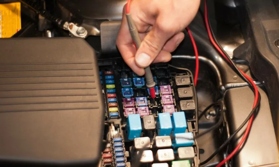 Jaki bezpiecznik do radia samochodowego? Uniknij kosztownych błędów