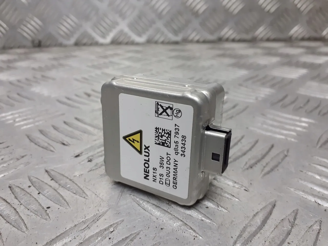 Neolux NX1S D1S 35W: Jakość Osram za mniej? Ekspert radzi