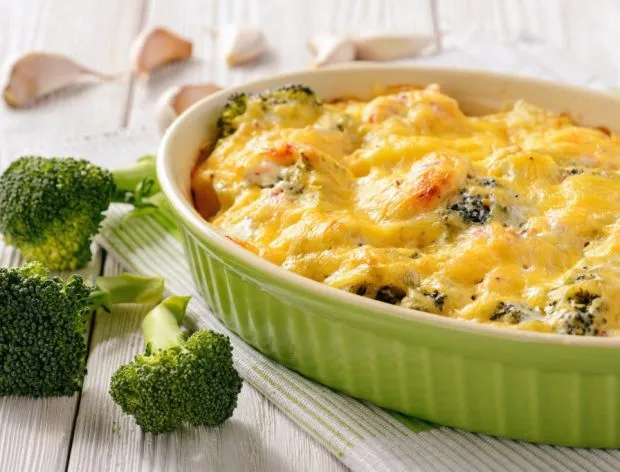 Zapiekanka ziemniaczana z brokułem: Przepis, który zawsze się uda!