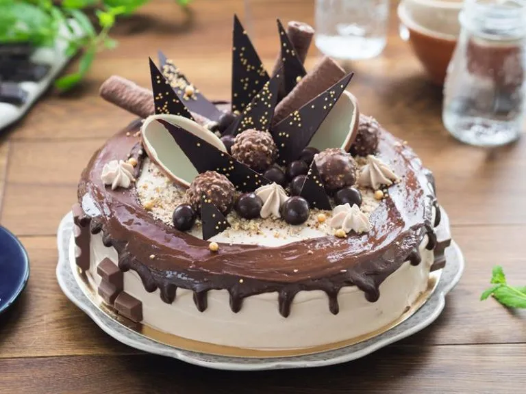 Czekoladowe ozdoby na tort jak zrobić – proste triki i błędy do uniknięcia