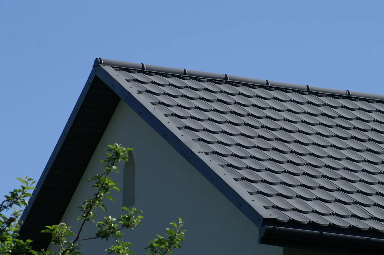 Jak obliczyć powierzchnię dachu dwuspadowego - oszczędź na materiałach