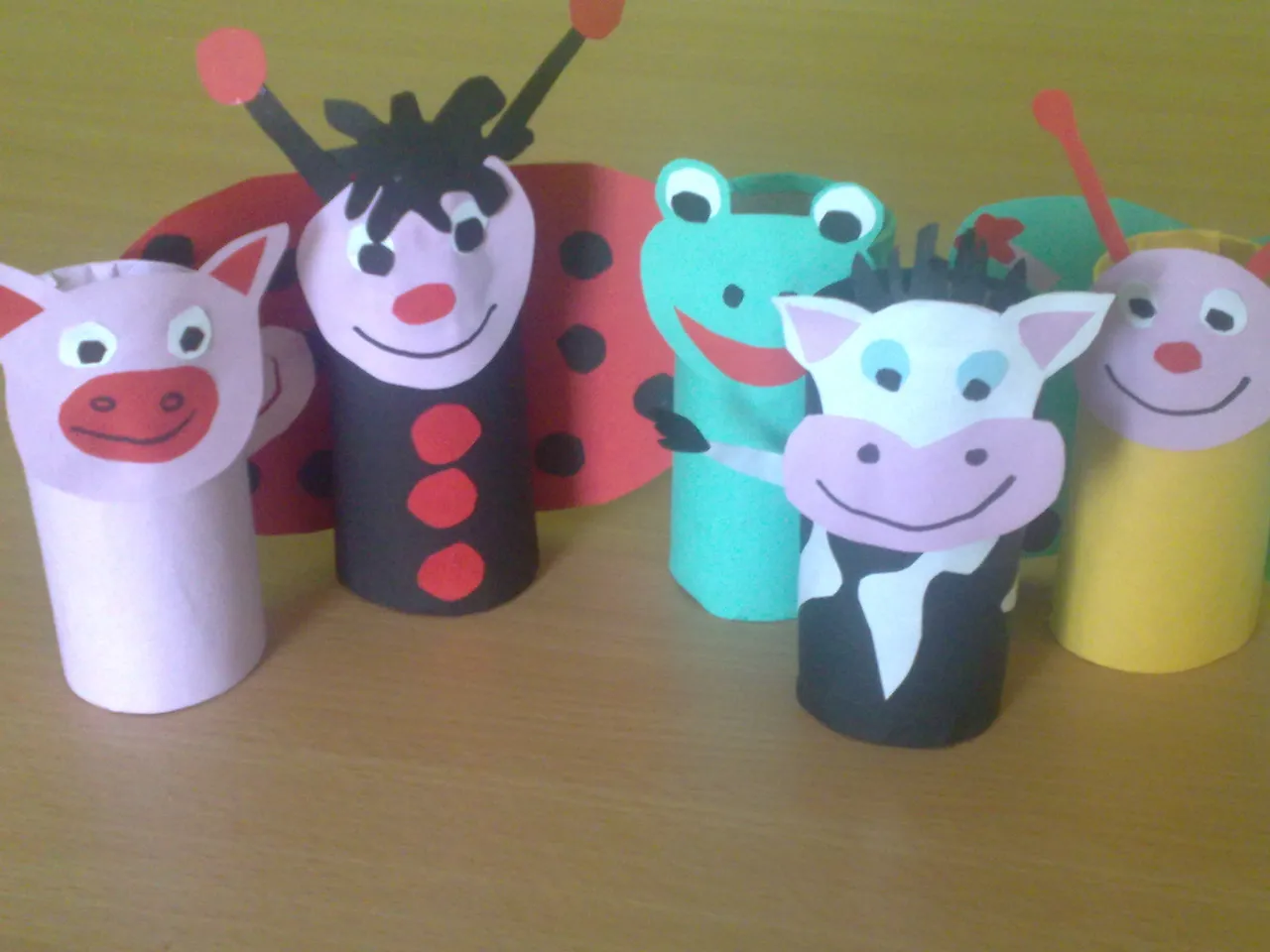 Jak zrobić ozdoby z rolek po papierze toaletowym – kreatywne pomysły na DIY