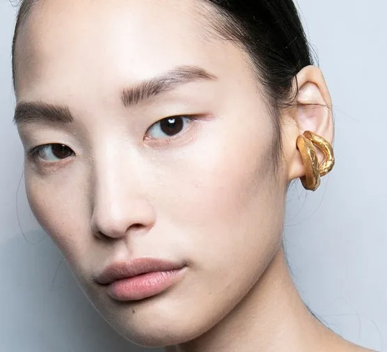 Porcelanowa cera co to znaczy i jak ją osiągnąć w pielęgnacji