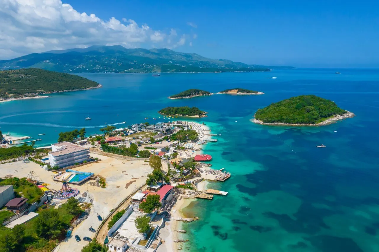 Wybierz najlepszą trasę do Albanii: Szybko, tanio czy z widokami?