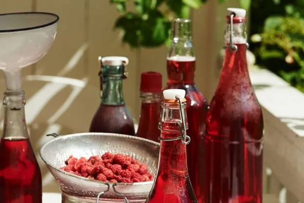 Jak zrobić nalewkę malinową - prosty przepis na pyszny trunek