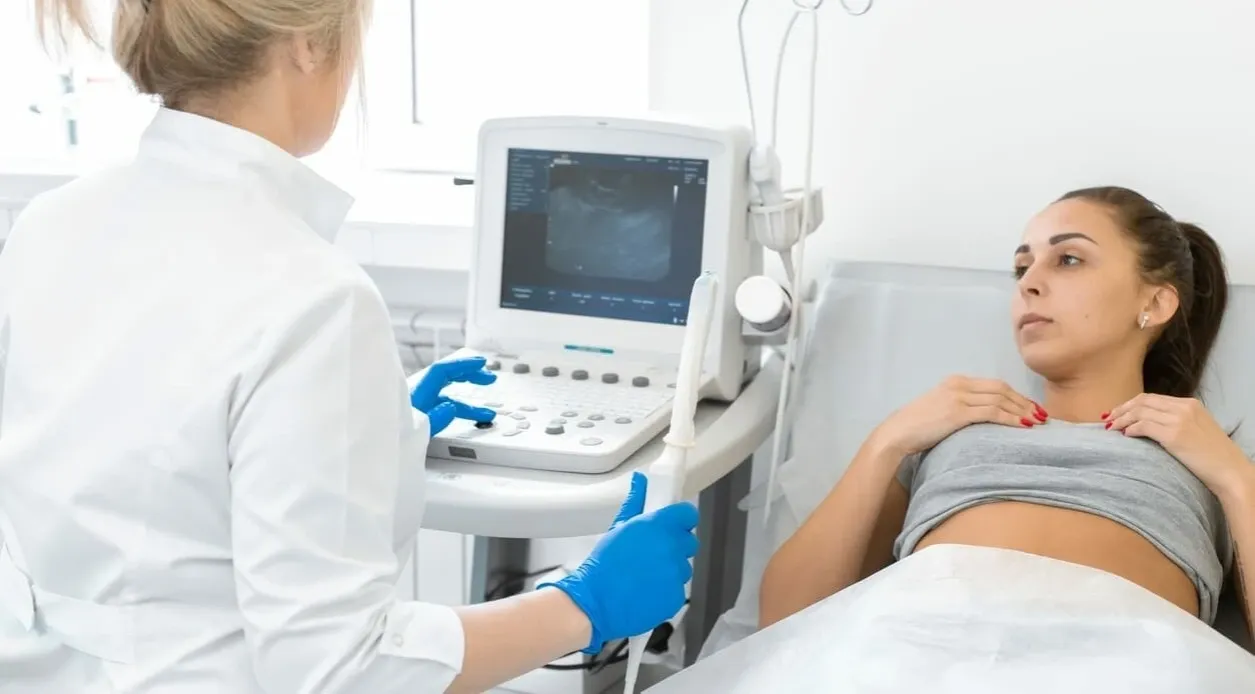 Co dokładnie widzi ginekolog podczas badania? Sprawdź, co jest oceniane