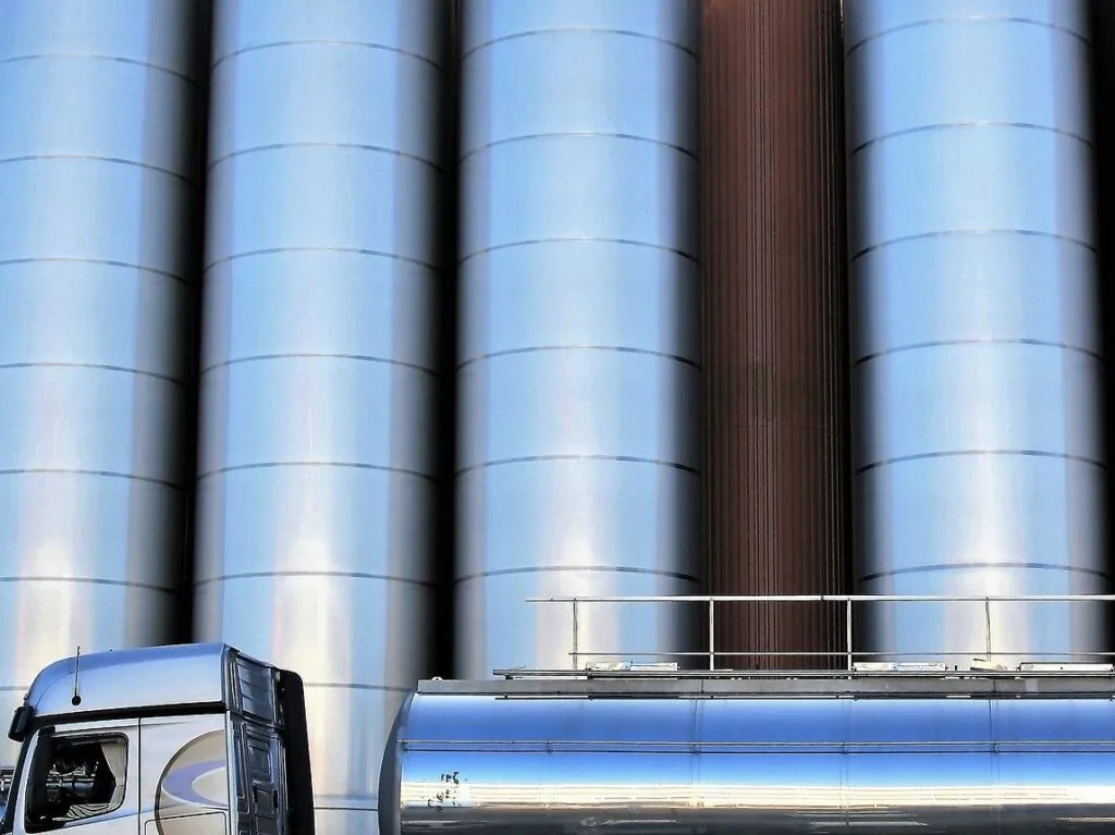 Jak zmienić zużyty olej w gotówkę? Sekret skupu przepracowanego