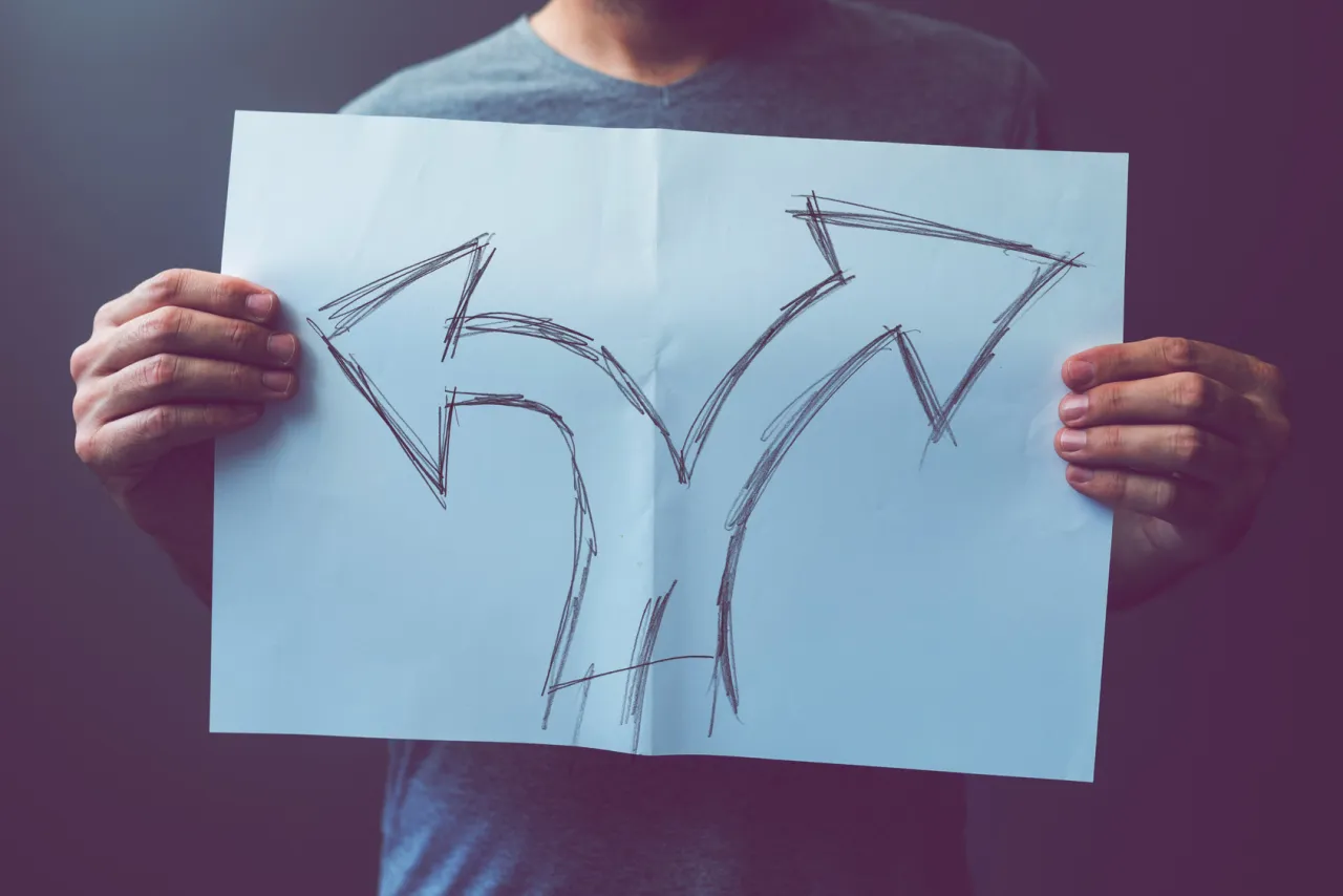 Kiedy płaci się adwokatowi za sprawę? Poznaj różne metody płatności