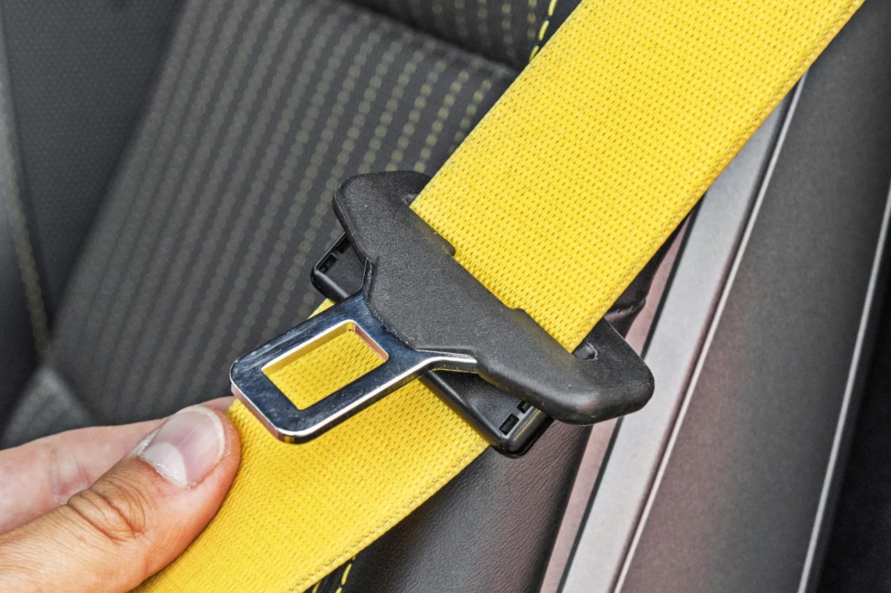 Kto może jeździć bez pasów bezpieczeństwa? Wyjątki i przepisy w Polsce