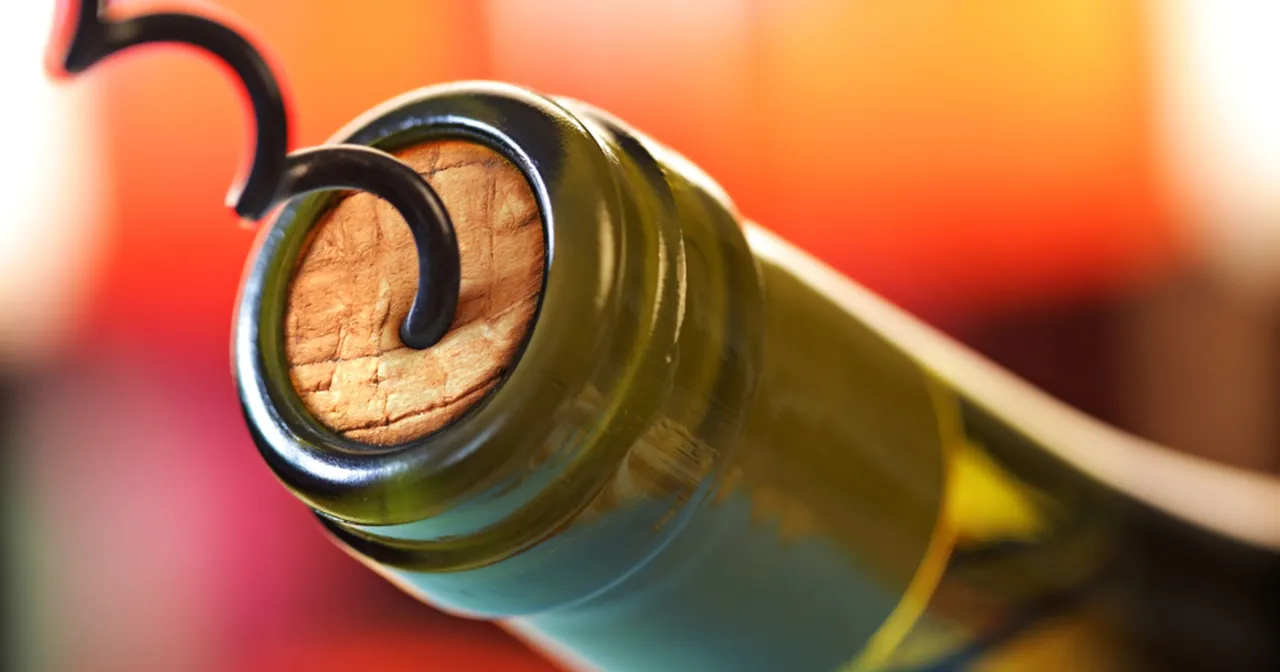 Jak długo otwarte wino stoi w lodówce? Sprawdź czasy!