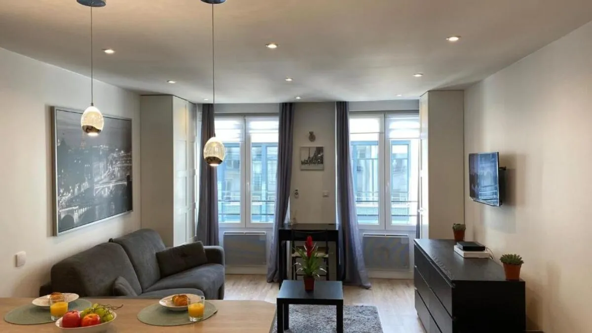 Nocleg w Paryżu co polecacie? Tanie miejsca blisko atrakcji