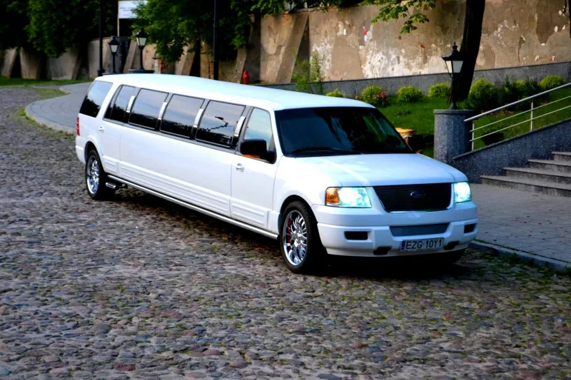 Ile kosztuje wynajem limuzyny? Poznaj ceny w różnych miastach Ile kosztuje wynajem limuzyny? Poznaj ceny w różnych miastach