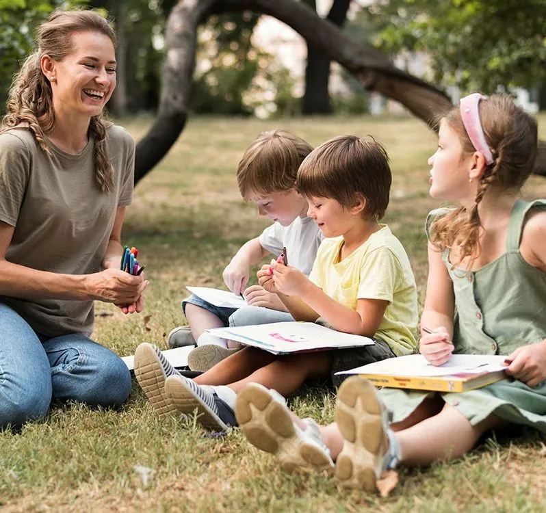 Czy kierownik kolonii może być jednocześnie wychowawcą? Oto prawda