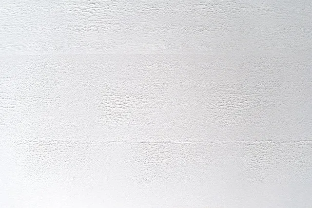 Co zrobić, gdy widoczne łączenia tapety psują efekt końcowy?