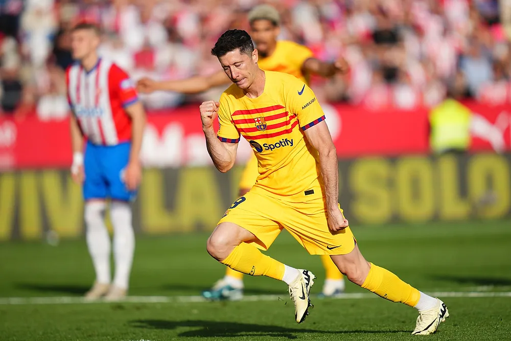 Zarobki Lewandowskiego na godzinę - jak piłkarz wyprzedza konkurencję?