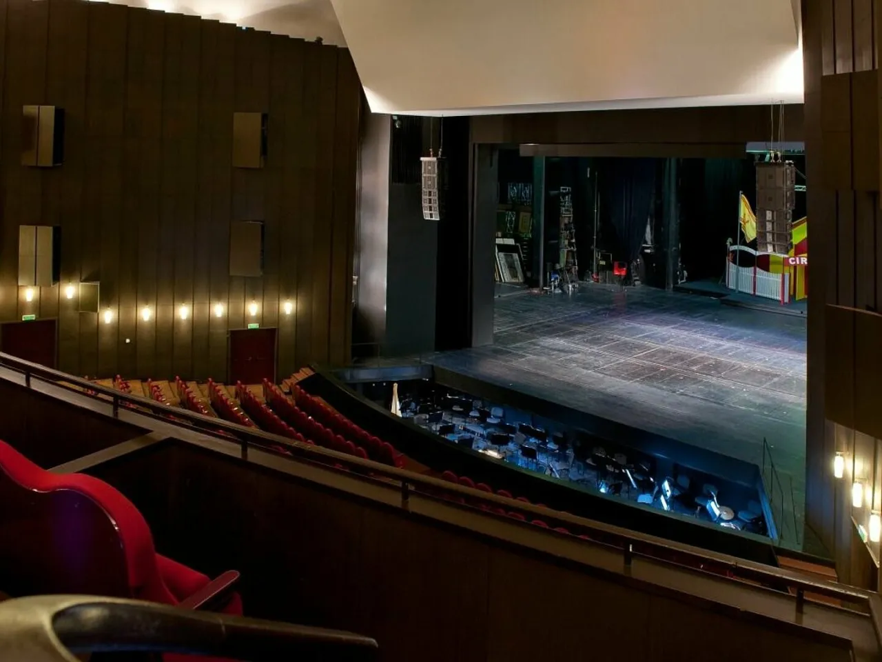 Teatry w Łodzi: Odkryj najlepsze spektakle i ich lokalizacje