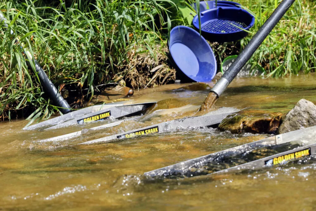Gdzie szukać złota w Polsce? Odkryj najlepsze miejsca i porady